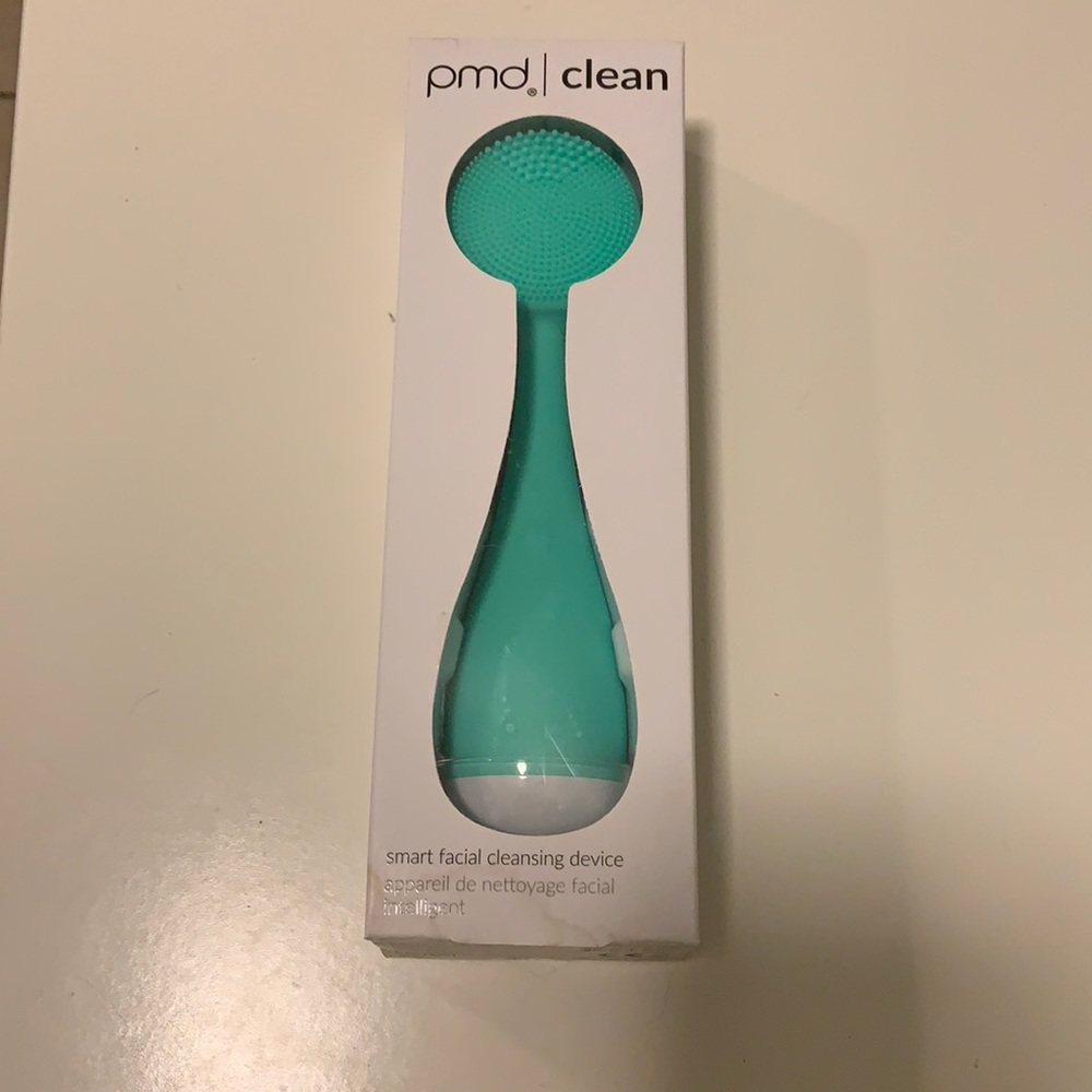 Facial cleaning device - pmd